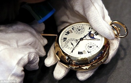 Chiếc đồng hồ kỳ công nhất thế giới có giá… 341 tỉ đồng
